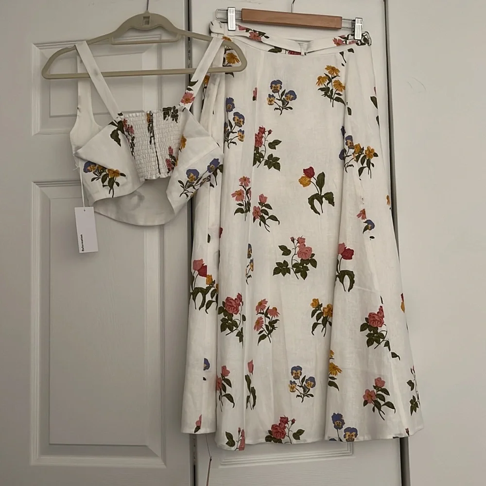 NWT Reformation Cole Two Piece, size 6, white linen floral, crop top skirt